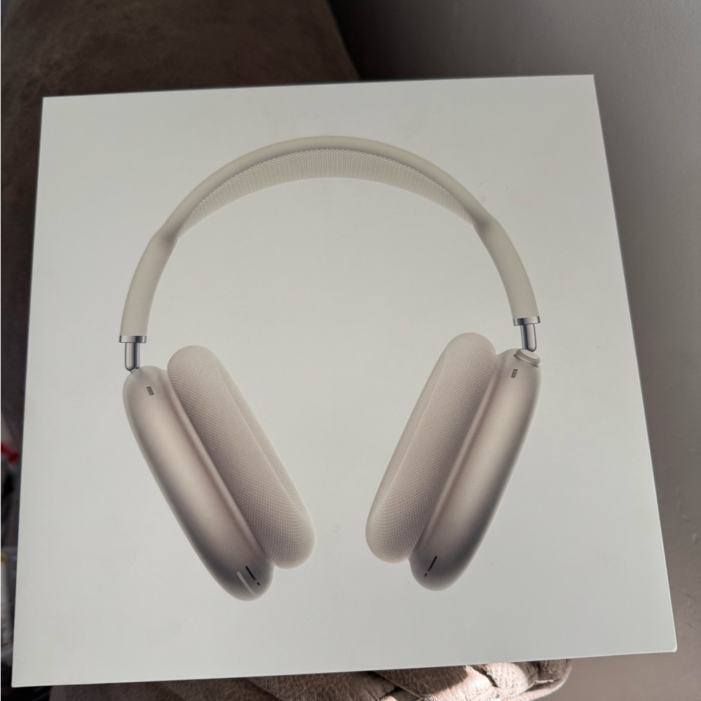 Apple AirPods Max in Elegant Silver
